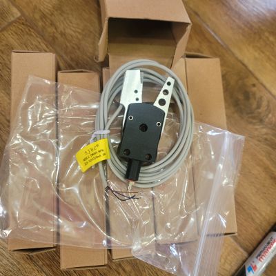 Kẹp cảm biến và cảm biến DMSH-NPN 30V 200mA 6W (hàng order) ()