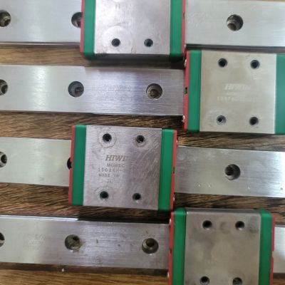 Ray trượt và con trượt Hiwin MGW9C (hàng tháo máy, như hình) ()